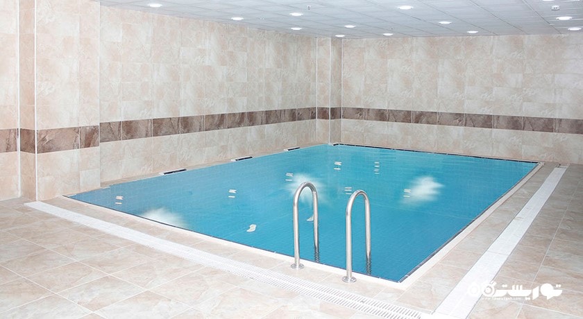 استخر سرپوشیده مرکز اسپا